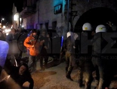 Χίος: Εκτεταμένα επεισόδια μεταξύ Σύρων και Αφγανών στο κέντρο της πόλης με τραυματίες